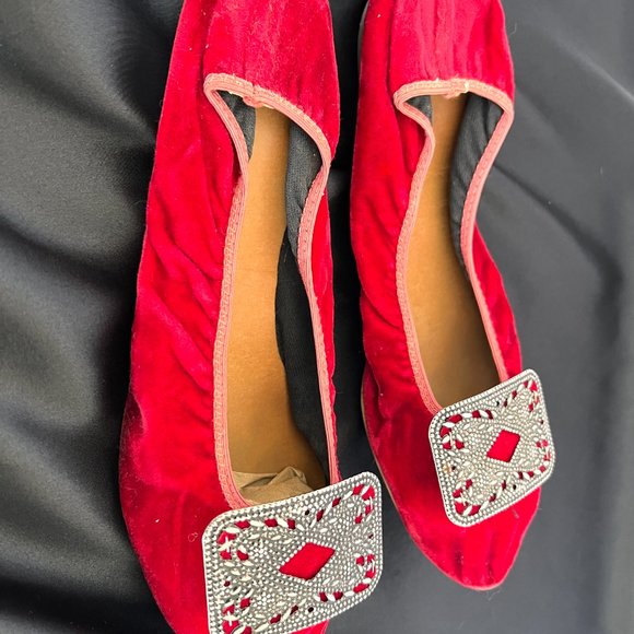 60's Red Velvet Slippers with Ornate Medallion - Size 7.5 - Picture 4 of 6
